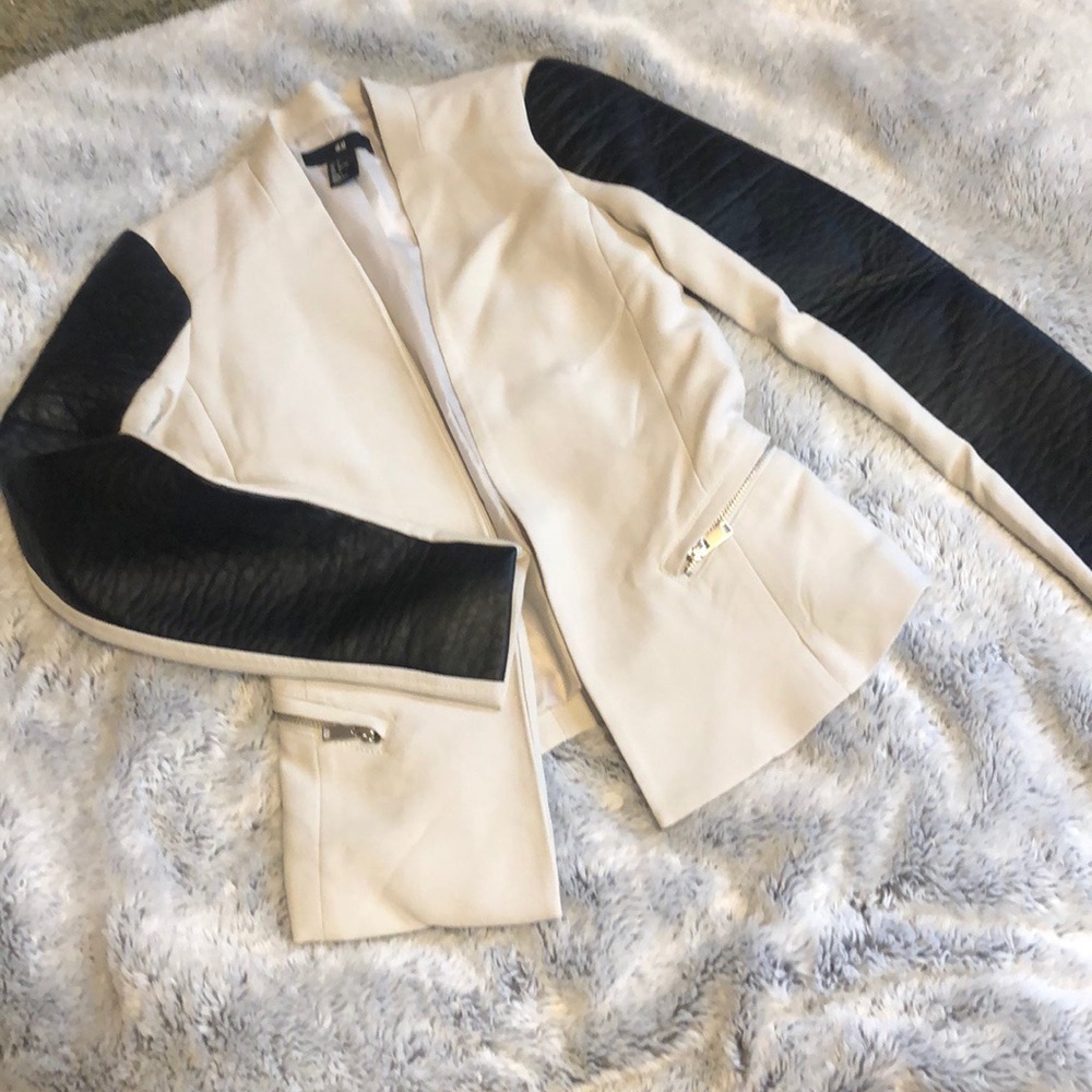 Brand new H&M jacket size 2✨✨